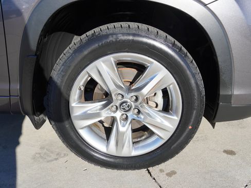 Certified 2019 Toyota Highlander Limited image 10