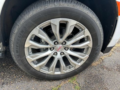 Used 2022 GMC Yukon Denali w/ Denali Premium Package RWD image 14