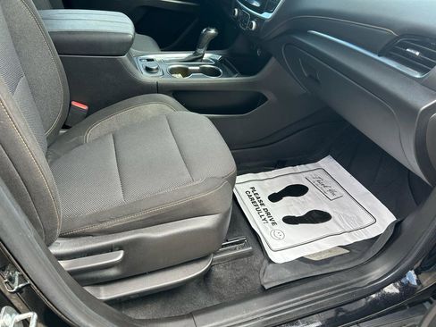 Used 2018 Chevrolet Traverse LS FWD image 12