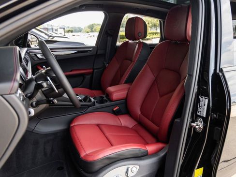 New 2025 Porsche Macan image 52