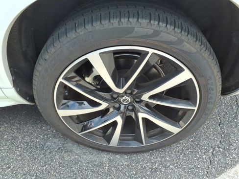 Used 2025 Volvo XC90 B5 Plus w/ Protection Package Premier AWD/4WD image 10