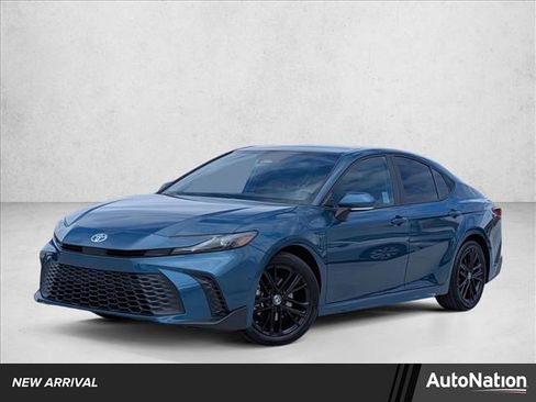 Used 2025 Toyota Camry SE FWD image 1