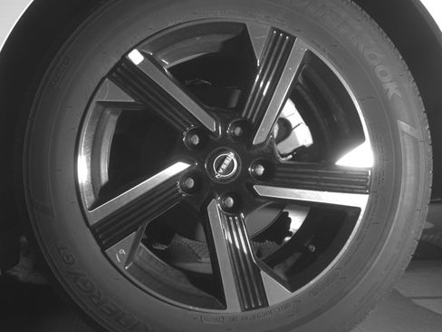 Used 2025 Nissan Sentra SV FWD image 14