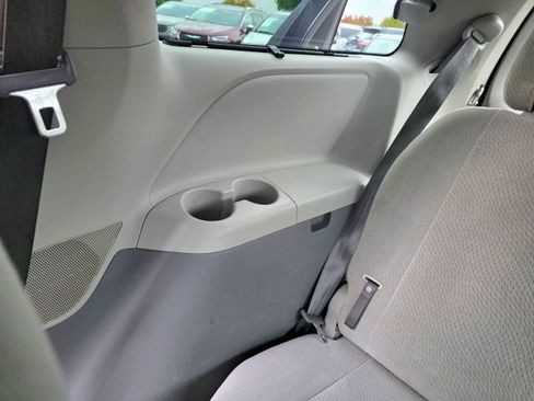 Used 2014 Toyota Sienna LE AWD/4WD image 58