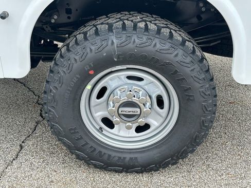 New 2026 Ford F350 XL w/ XL Off-Road Package AWD/4WD image 6