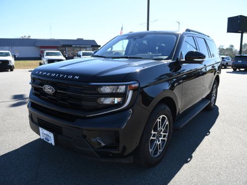 Used 2025 Ford Expedition Active image 8