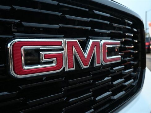 Used 2018 GMC Yukon SLE image 58