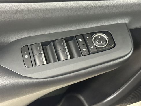 Used 2025 Toyota Prius XLE image 19