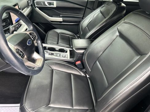 Used 2021 Ford Explorer XLT w/ Equipment Group 202A AWD/4WD image 12