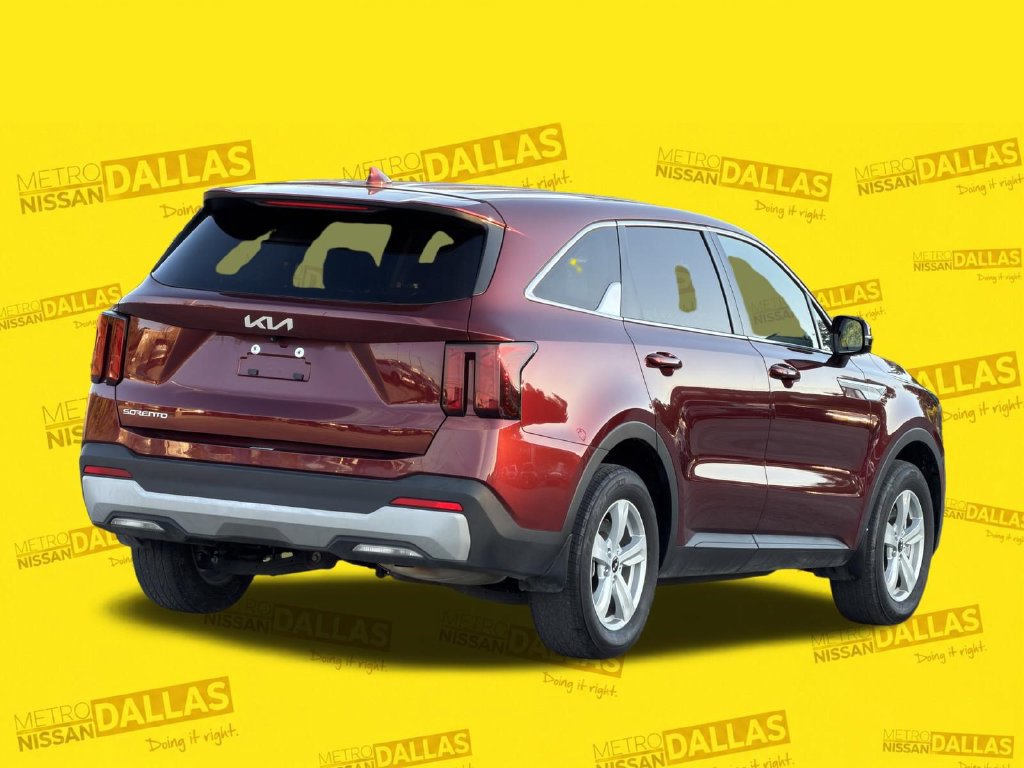 Used 2025 Kia Sorento LX FWD image 4