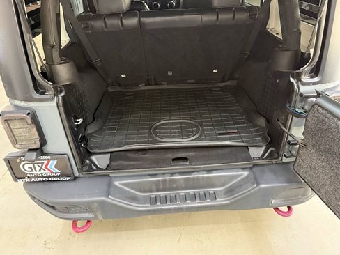 Used 2015 Jeep Wrangler Unlimited Rubicon AWD/4WD image 9