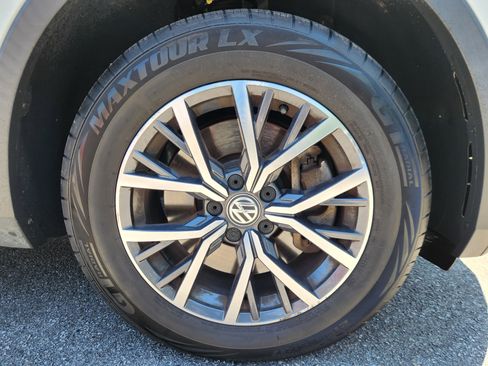 Used 2020 Volkswagen Tiguan SE w/ 3rd Row Seat Package AWD/4WD image 20