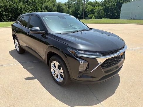 Used 2026 Chevrolet Trax LS FWD image 7
