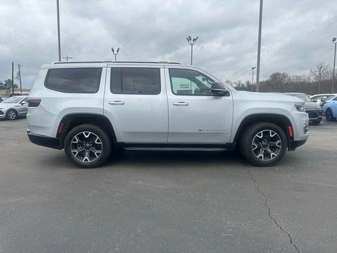 Used 2023 Jeep Wagoneer Series III w/ Preferred Equipment Group RWD image 5