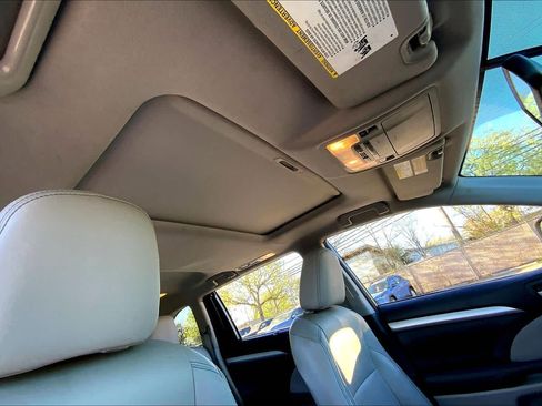 Used 2016 Toyota Highlander XLE image 13