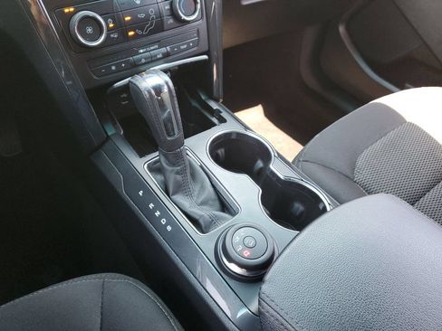 Used 2016 Ford Explorer XLT AWD/4WD image 30