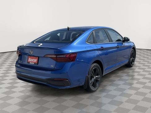 Used 2024 Volkswagen Jetta SE w/ Panoramic Sunroof Package FWD image 7