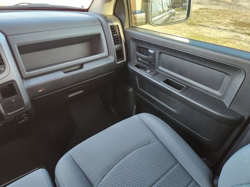Used 2018 RAM 1500 Express image 21
