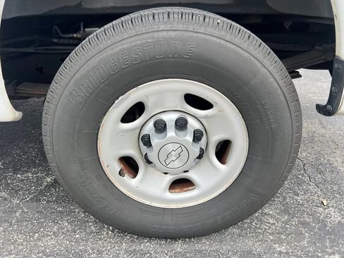 Used 2019 Chevrolet Express 2500 RWD image 14