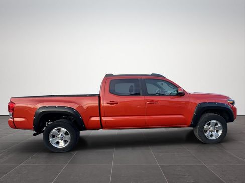 Used 2016 Toyota Tacoma TRD Sport image 7