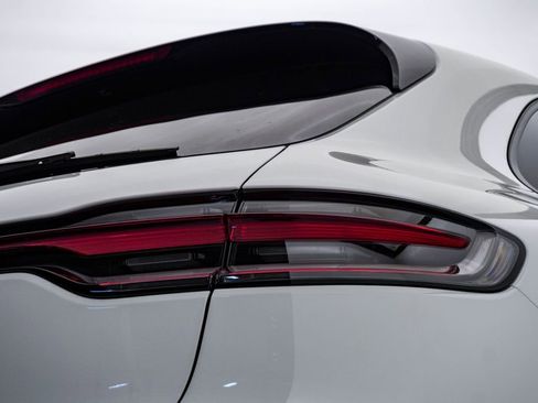 New 2026 Porsche Macan image 12