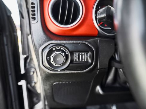 Used 2019 Jeep Wrangler Unlimited Rubicon AWD/4WD image 28