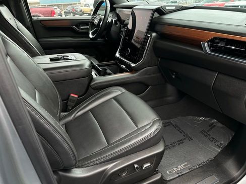 Certified 2025 GMC Yukon Denali image 17