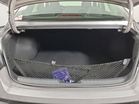 New 2025 Hyundai Elantra Limited image 36