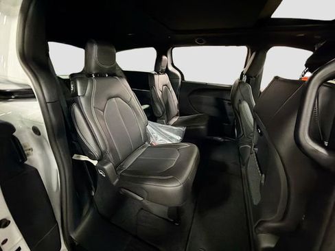 New 2026 Chrysler Pacifica Select image 28