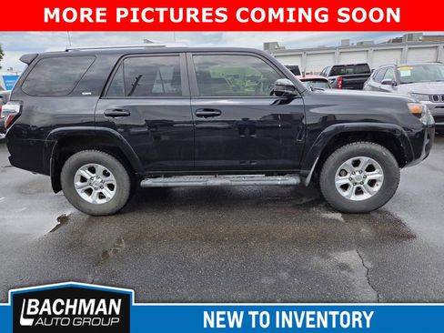 Used 2018 Toyota 4Runner SR5 AWD/4WD image 4
