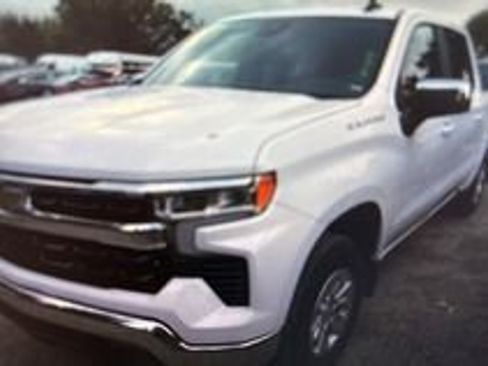 Used 2025 Chevrolet Silverado 1500 LT AWD/4WD image 17