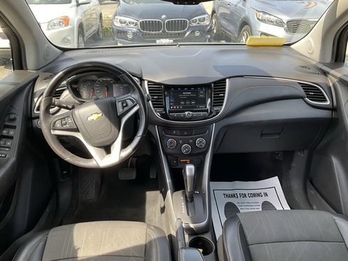 Used 2019 Chevrolet Trax LT w/ LT Convenience Package FWD image 17