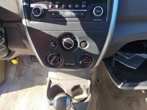Used 2016 Nissan Versa SV FWD image 11