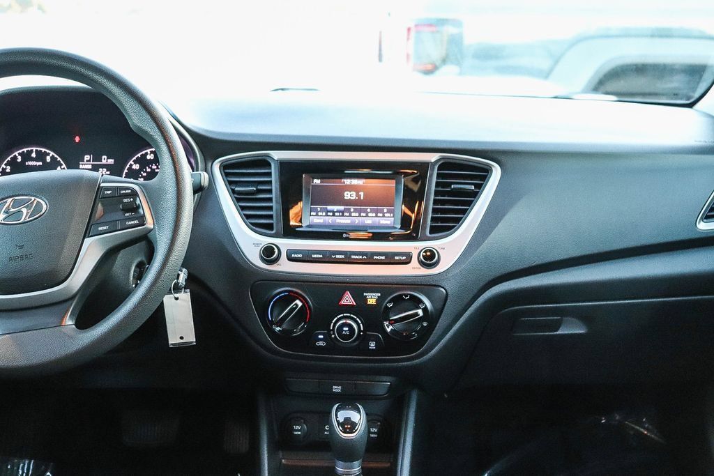 Used 2022 Hyundai Accent FWD image 15