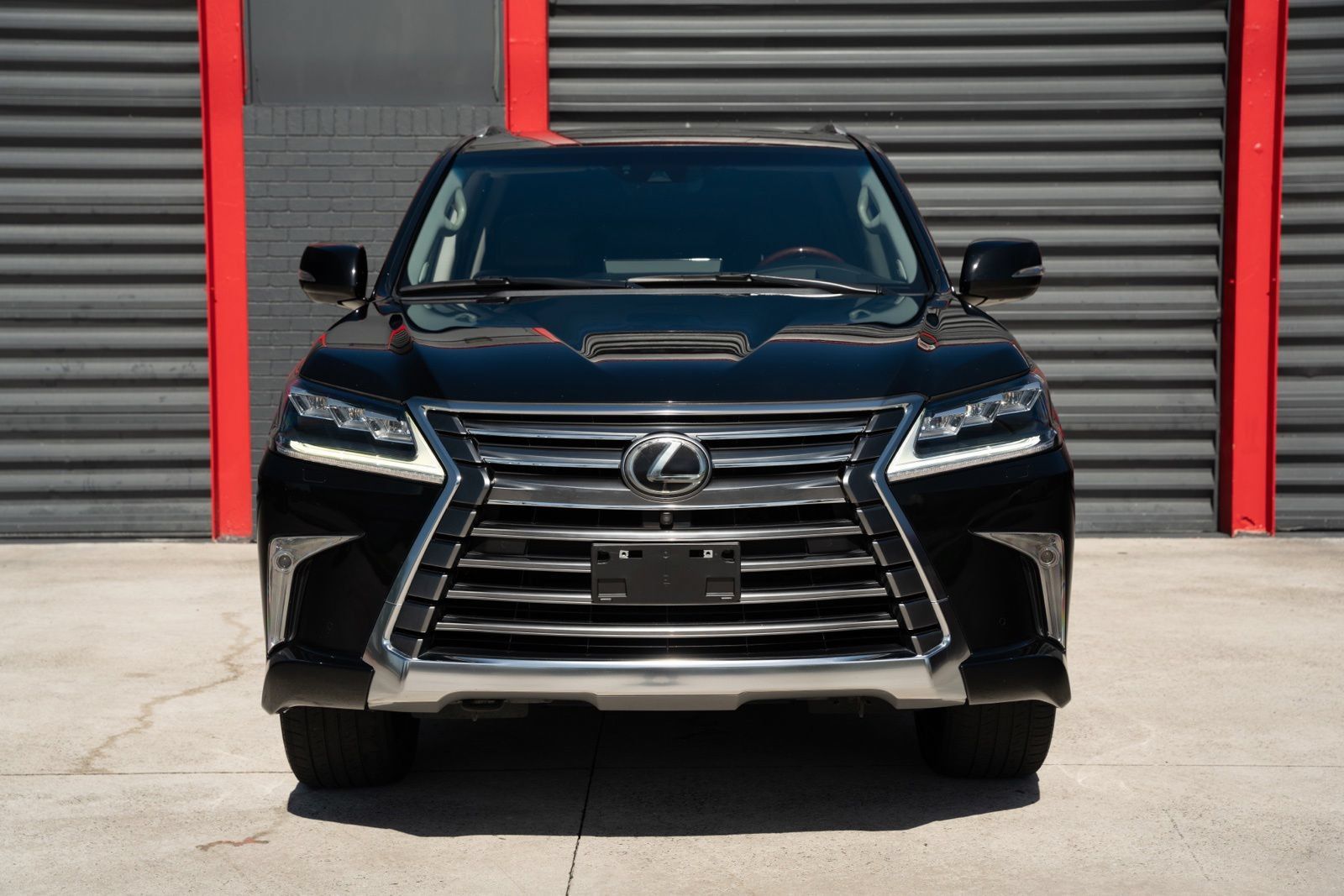 Used 2019 Lexus LX 570 4WD w/ Luxury Package image 2