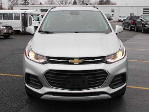 Used 2021 Chevrolet Trax LT w/ LT Convenience Package image 2
