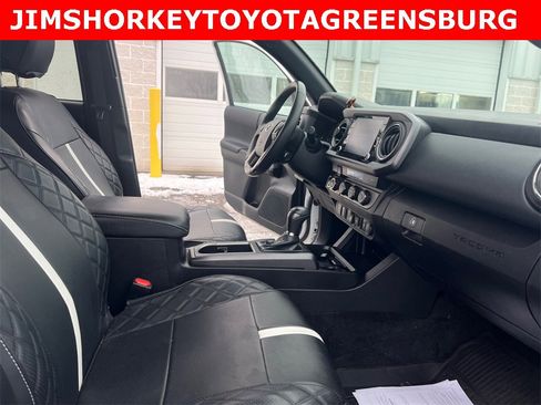 Used 2023 Toyota Tacoma TRD Sport image 33