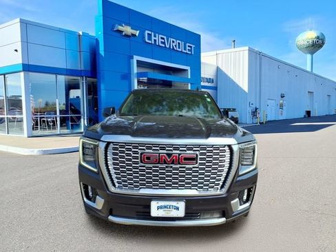 Used 2024 GMC Yukon XL Denali w/ Denali Reserve Package AWD/4WD image 9