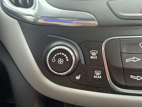 Used 2020 Chevrolet Equinox LS w/ LS Convenience Package FWD image 37