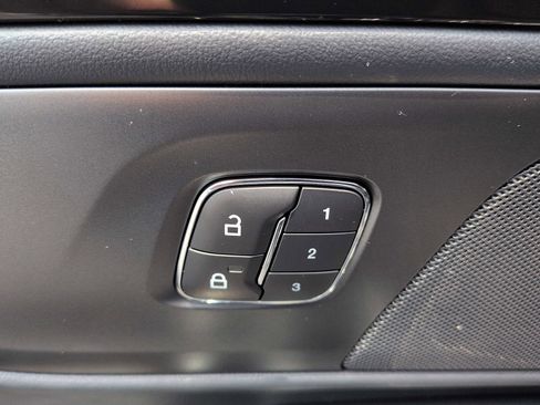 Used 2025 Lincoln Nautilus Premier w/ Jet Appearance Package AWD/4WD image 13