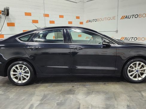 Used 2019 Ford Fusion Energi Titanium image 18