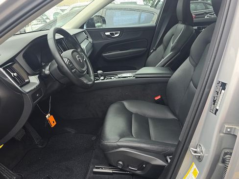 Used 2025 Volvo XC60 B5 Core AWD/4WD image 12