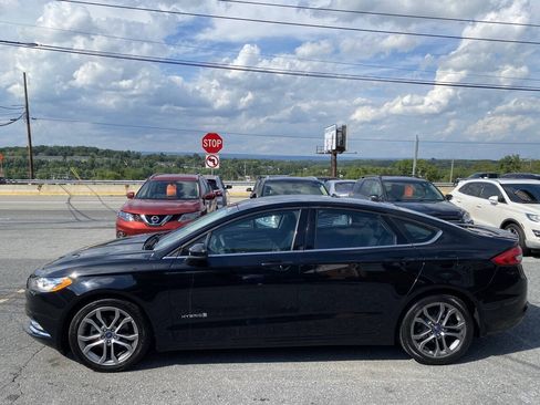 Used 2017 Ford Fusion SE w/ Equipment Group 601A FWD image 8