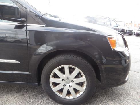 Used 2015 Chrysler Town & Country Touring w/ Driver Convenience Group image 34