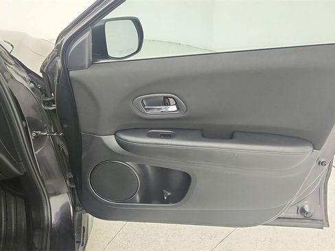 Used 2016 Honda HR-V LX image 30