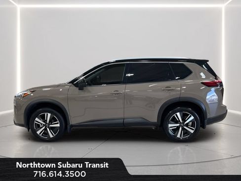 Used 2025 Nissan Rogue SL AWD/4WD image 2