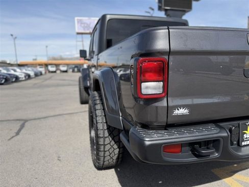 Used 2023 Jeep Gladiator Sport image 10