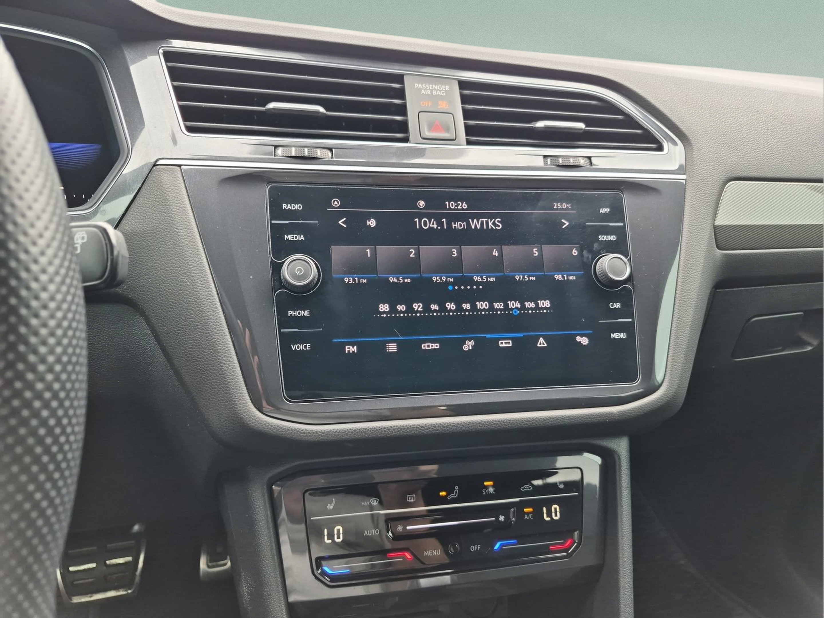Used 2022 Volkswagen Tiguan SE R-Line FWD image 12
