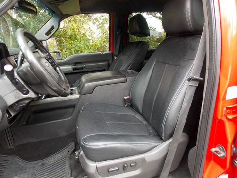 Used 2011 Ford F350 Lariat w/ Lariat Interior Pkg image 2