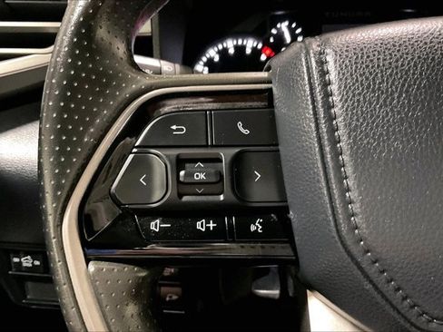 Used 2022 Toyota Tundra SR5 w/ SR5 Convenience Package AWD/4WD image 18